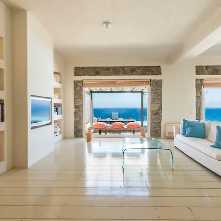 Coventina, Ornos - Cavo Delos, Mykonos